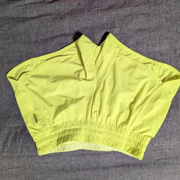 Women Lululemon Tracker Mid-Rise Lined Short 4" Highlight Yellow Size 8 - Picture 5 of 6